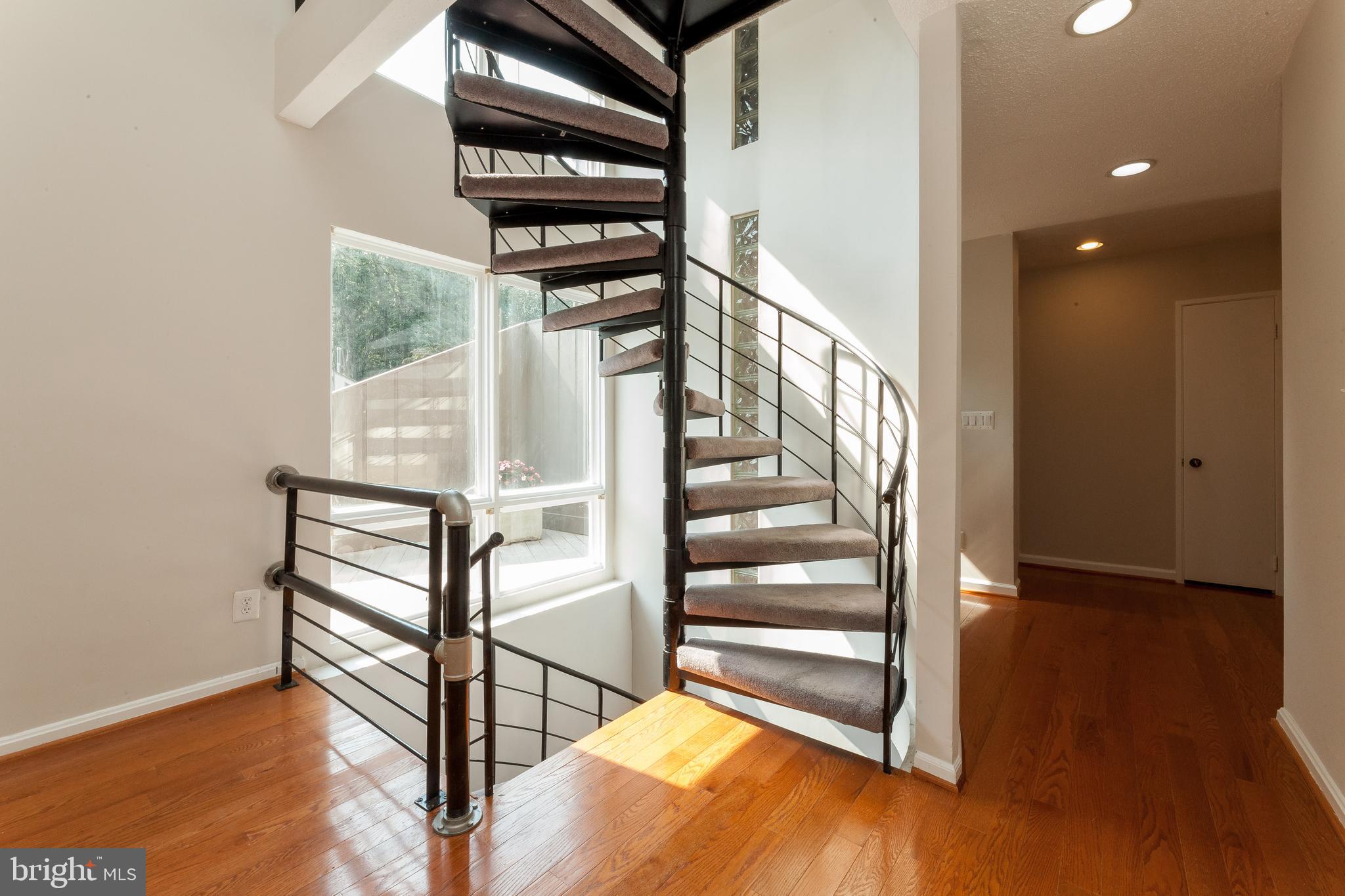 9302 Raintree Road Burke, VA 22015 - Photo 10 of 45 Gallery Image 10