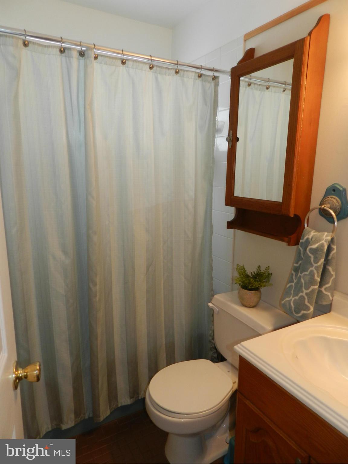 505 East Poplar Road Sterling, VA 20164 - Photo 11 of 14 Bath