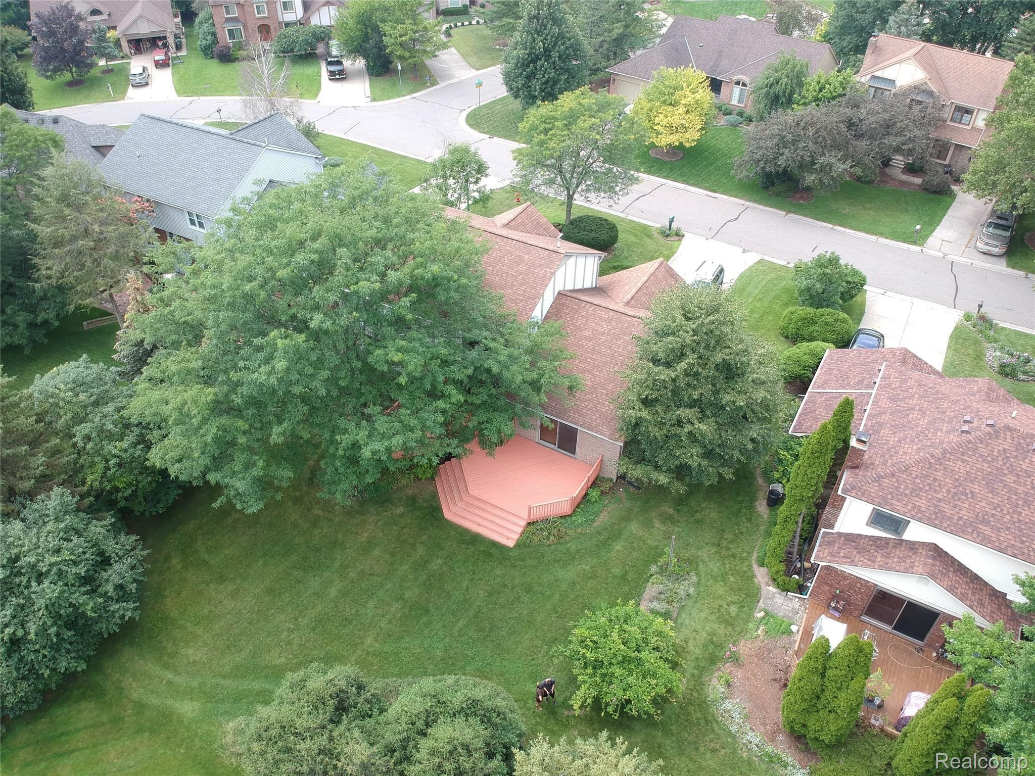 320 Rose Brier Drive Rochester, MI 48309 - Photo 41 of 48 DJI_0079.JPG