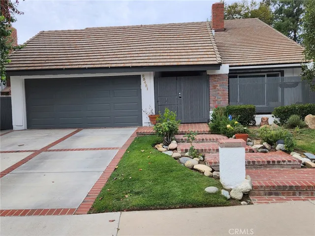 $950,000 | 25451 Vía Macarena, Valencia, CA 91355