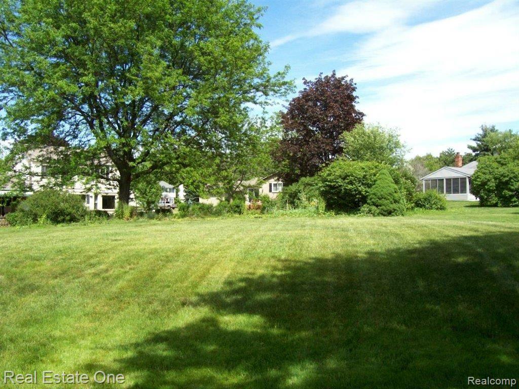 896 Darwin Pl Drive Rochester, MI 48307 - Photo 22 of 24 Backyard