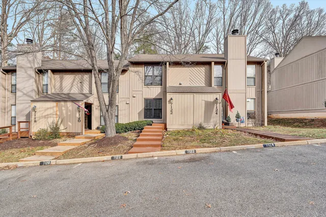 $250,000 | 7122 Woods Crossing Drive, Roanoke, VA 24018