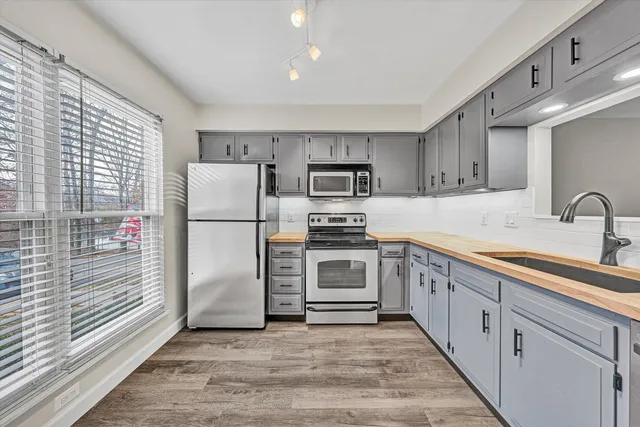 $250,000 | 7122 Woods Crossing Drive, Roanoke, VA 24018