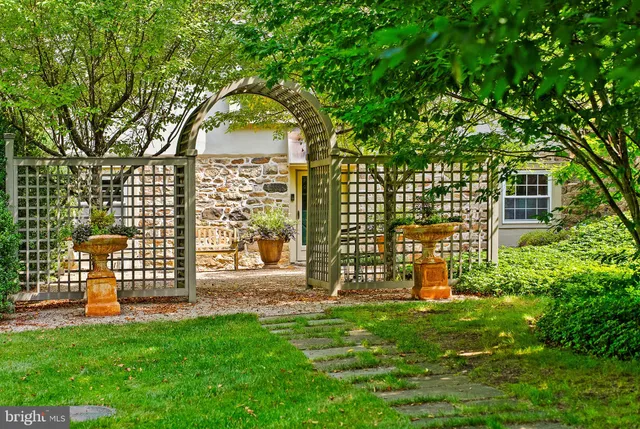 an aerial view of a house with yard swimming pool and outdoor seating