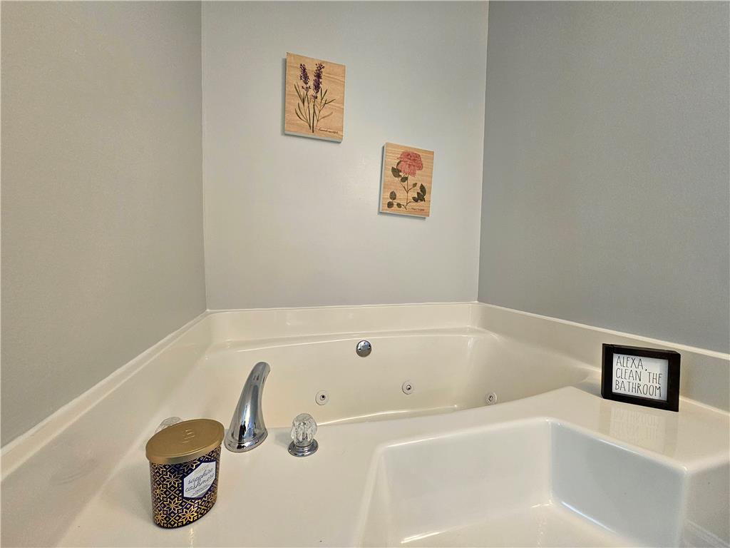 190 Canal Road Easton, PA 18042 - Photo 16 of 39 a bathroom with a tub