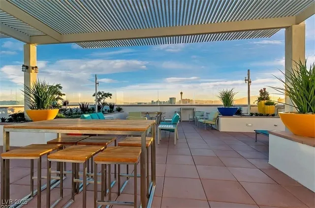 $2,000 | 150 South Las Vegas Boulevard, Unit 1802, Las Vegas, NV 89101