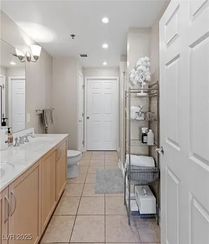 $2,000 | 150 South Las Vegas Boulevard, Unit 1802, Las Vegas, NV 89101