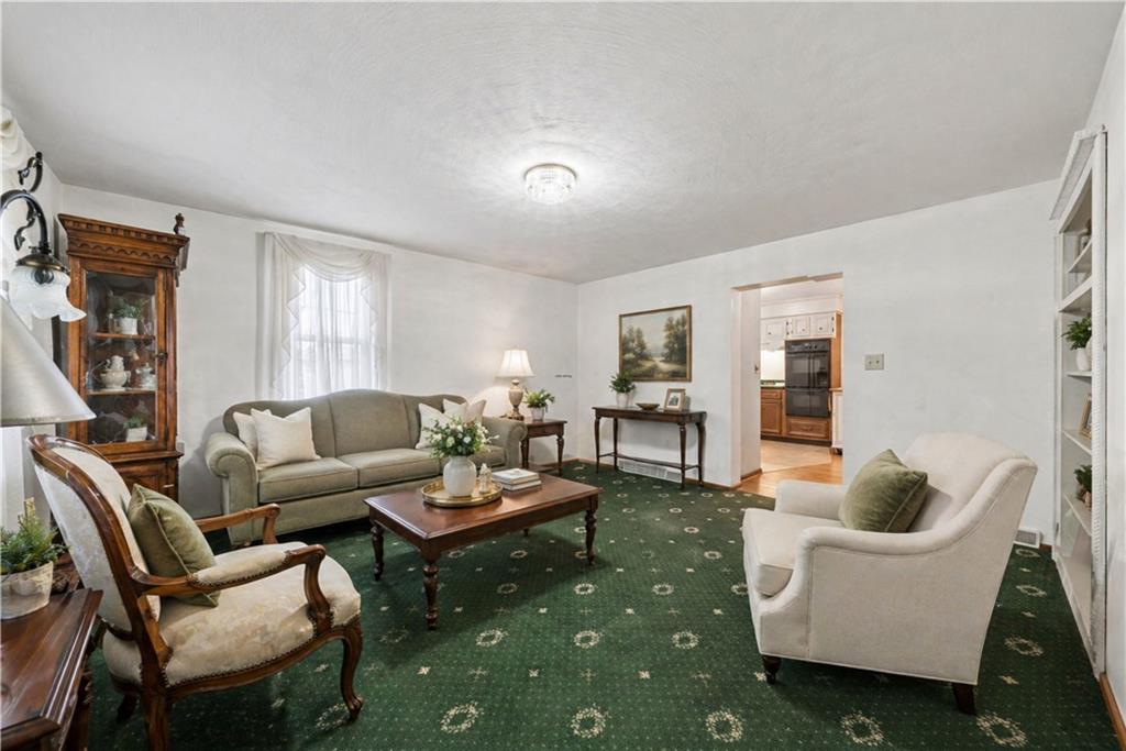 665 Main Street Irwin, PA 15642 - Photo 4 of 28