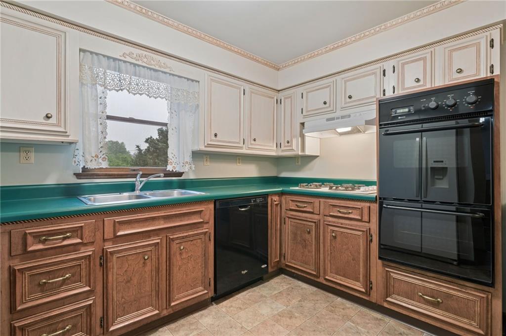 665 Main Street Irwin, PA 15642 - Photo 7 of 28