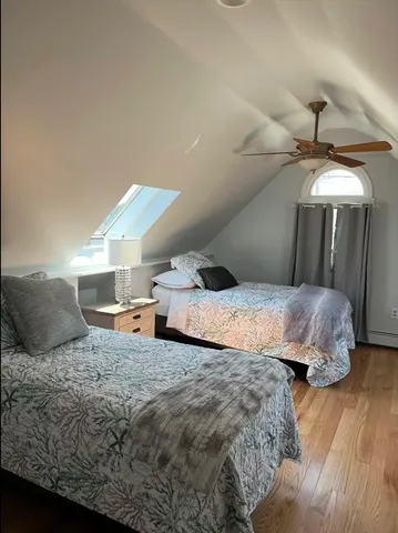 a view of entryway with window