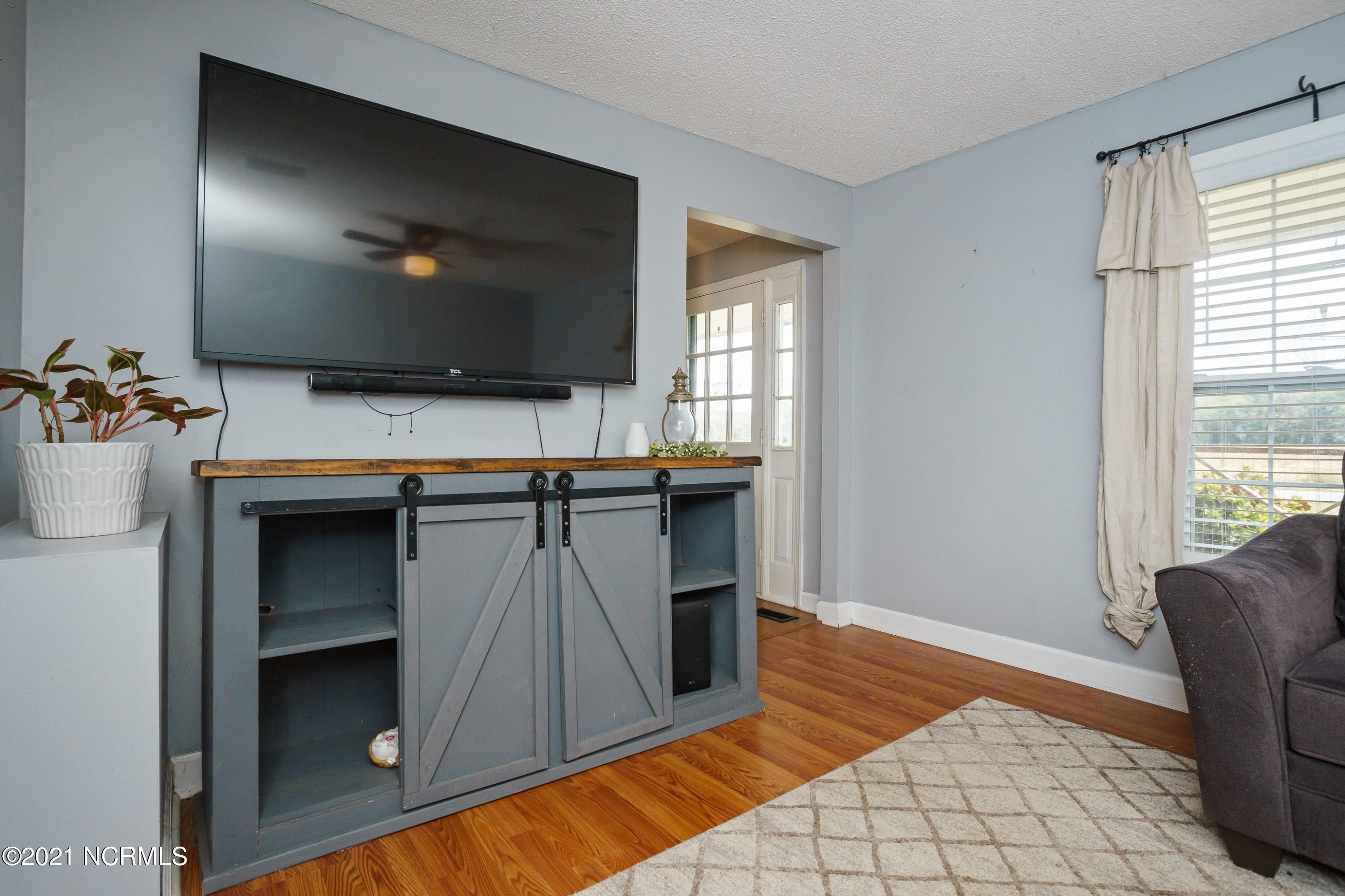368 Futrell Road Richlands, NC 28574 - Photo 4 of 19 living room 2