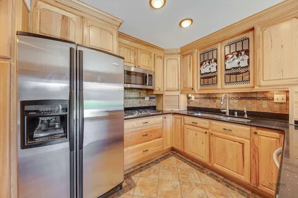 $385,000 | 456 Harmony Drive, Wheeling, IL 60090