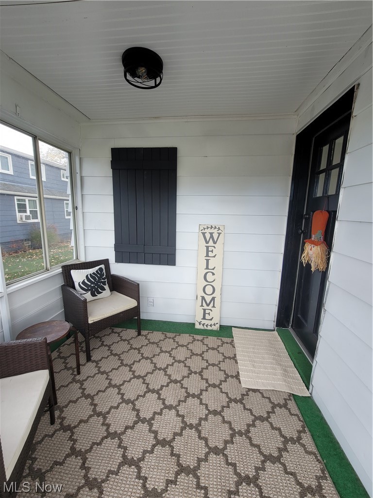 2311 Stillwagon Road Southeast Warren, OH 44484 - Photo 3 of 35 View of sunroom / solarium