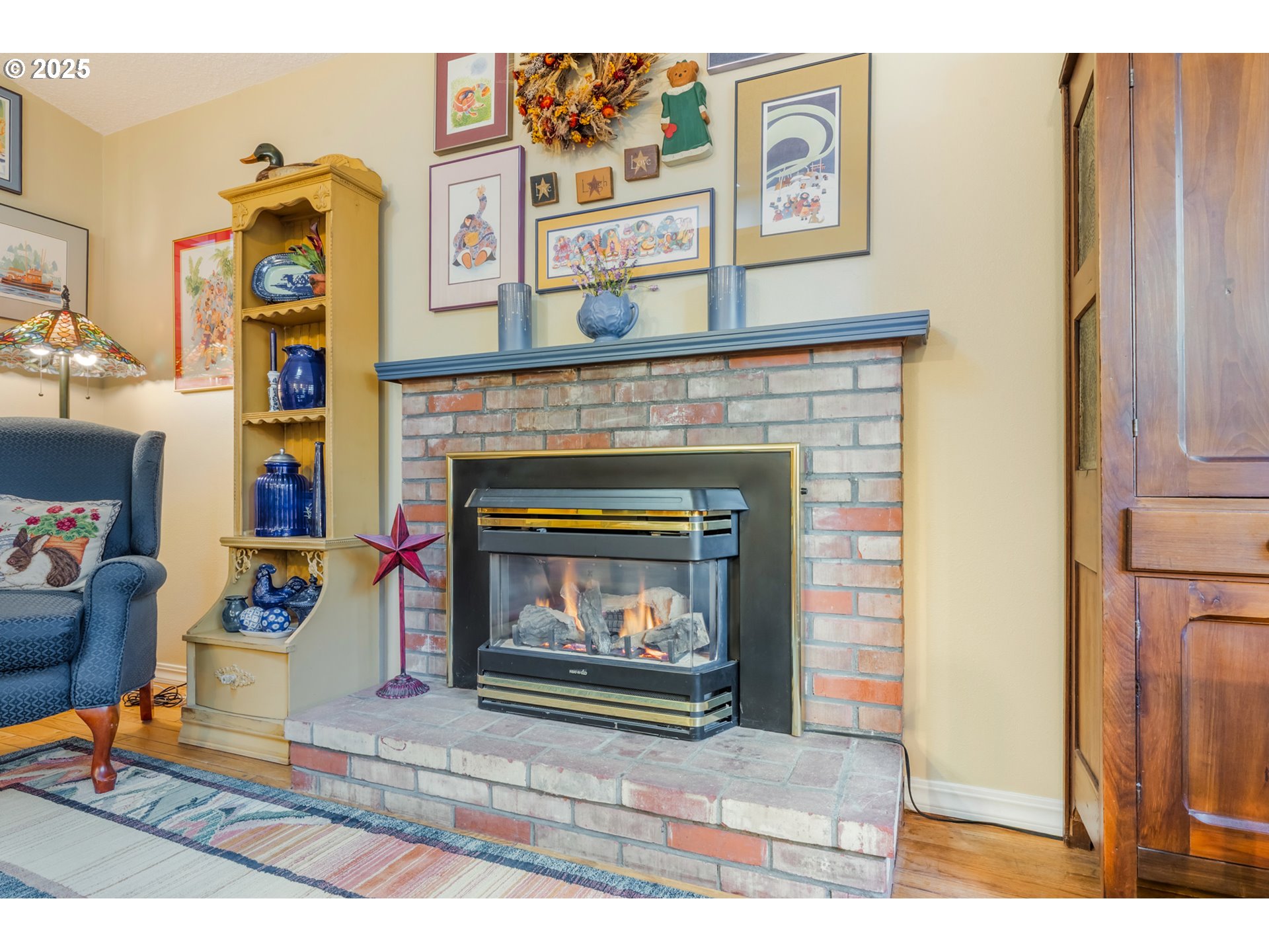 16808 Southwest Inverurie Road Lake Oswego, OR 97035 - Photo 11 of 38 a living room with furniture and a fireplace