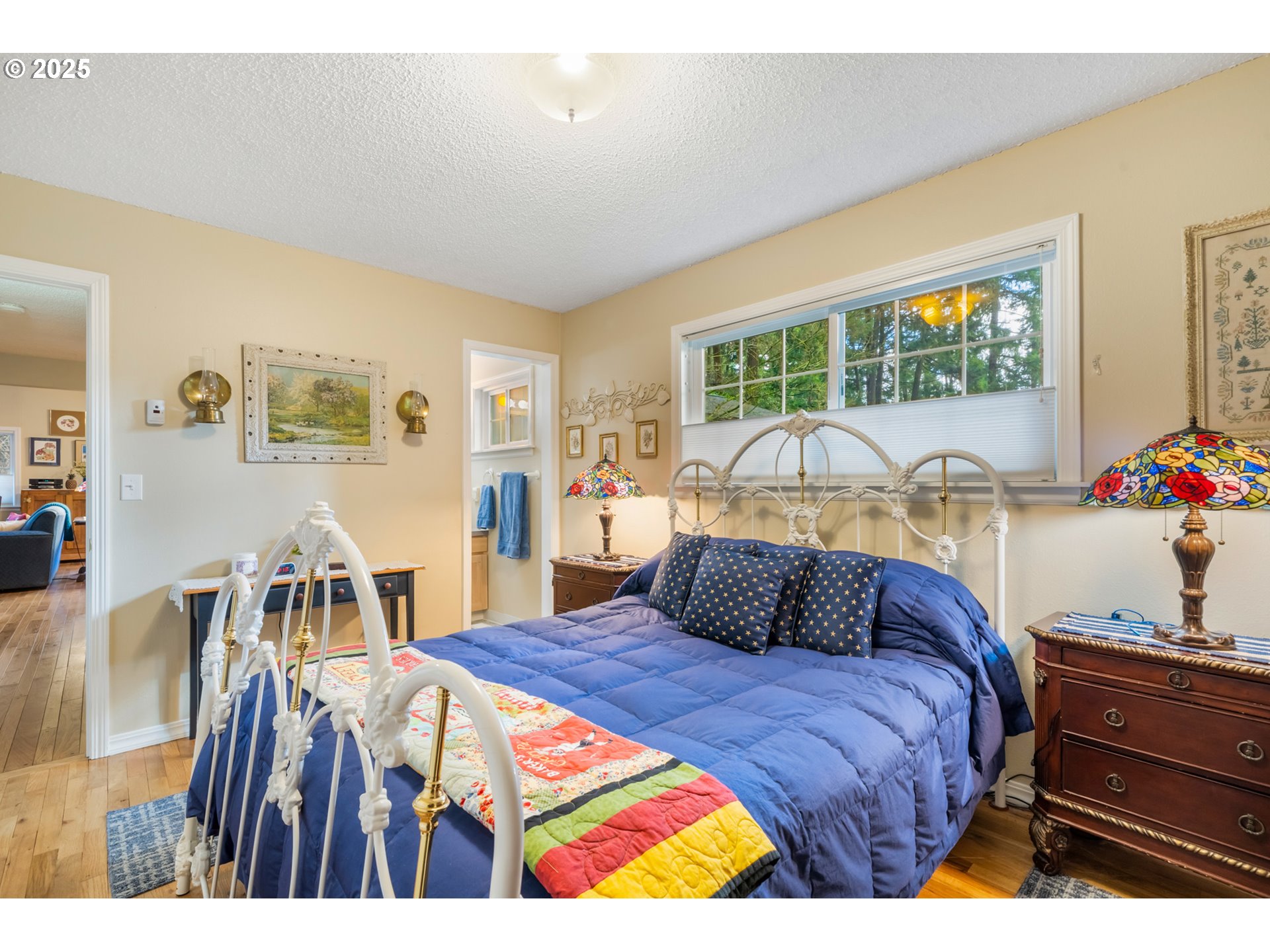 16808 Southwest Inverurie Road Lake Oswego, OR 97035 - Photo 20 of 38 a bedroom with a bed and a window