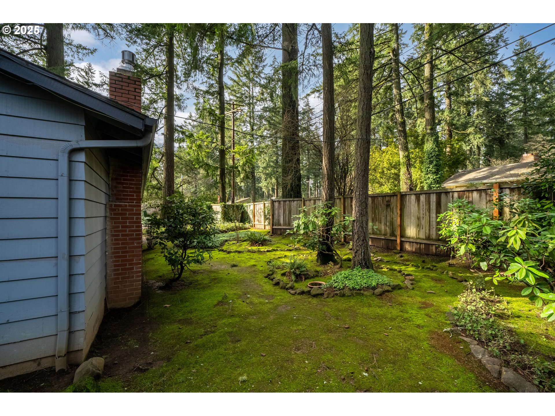 16808 Southwest Inverurie Road Lake Oswego, OR 97035 - Photo 37 of 38 a view of a backyard with pathway