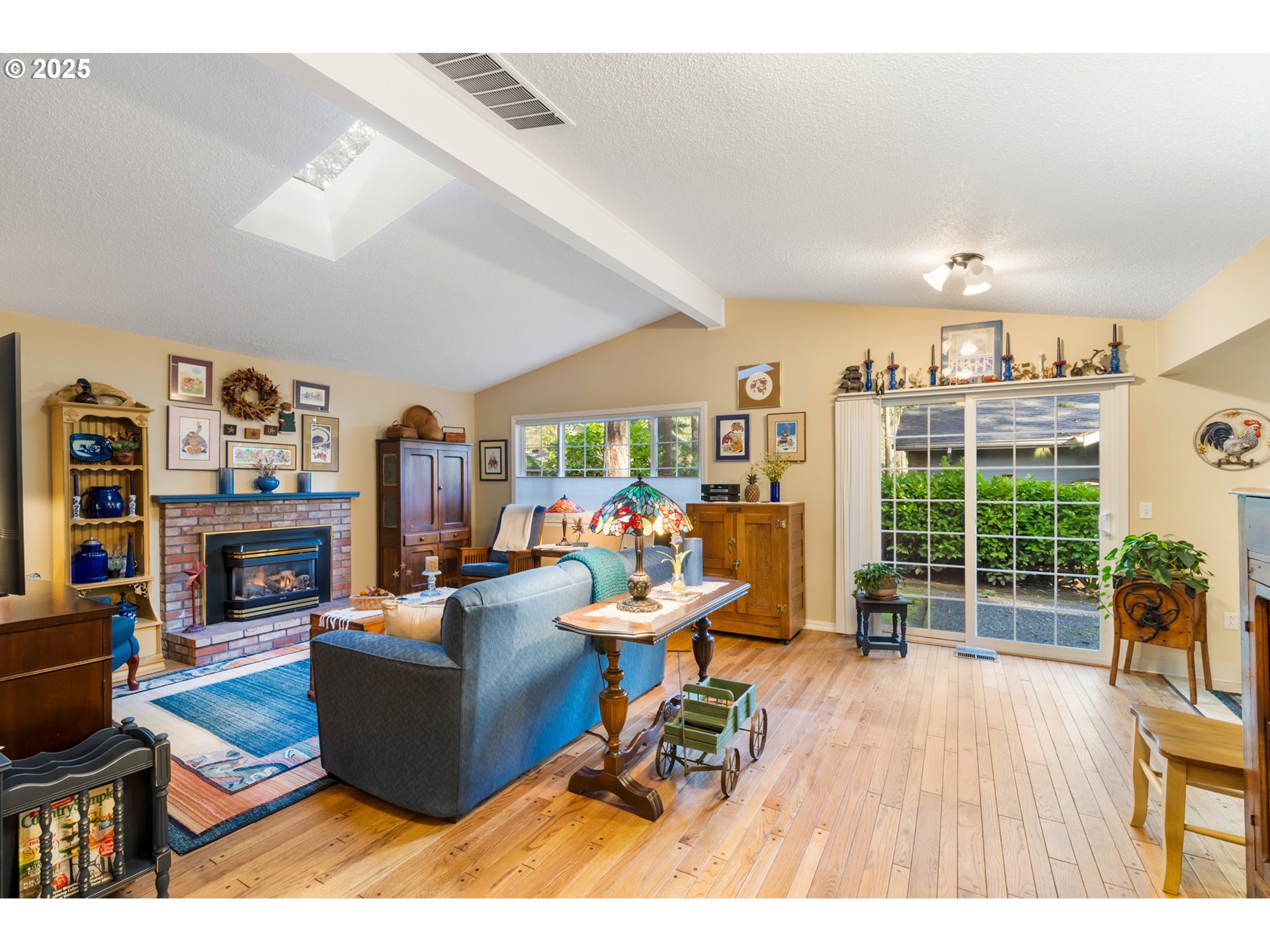 16808 Southwest Inverurie Road Lake Oswego, OR 97035 - Photo 7 of 38 a living room with furniture a fireplace and a flat screen tv