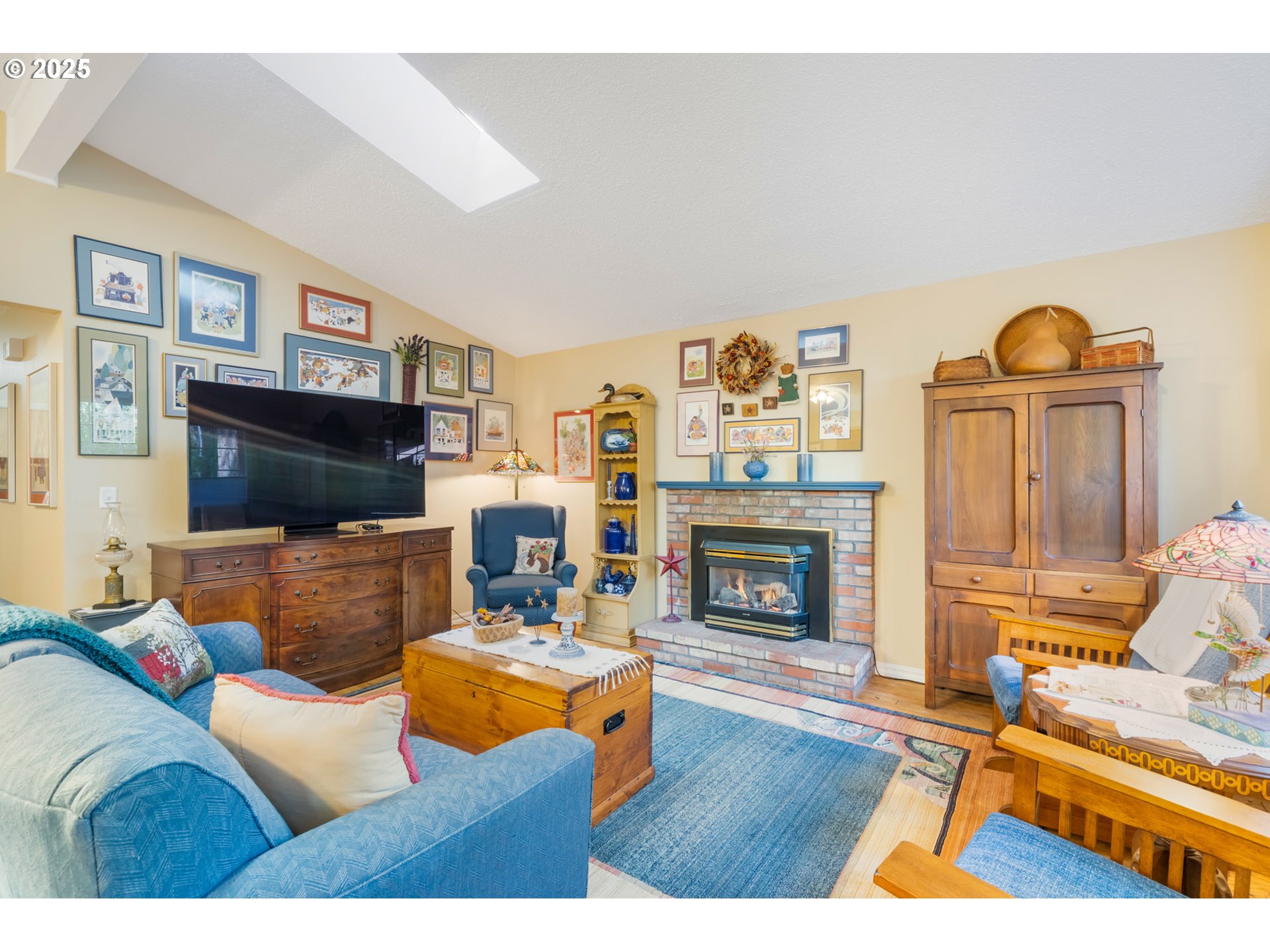16808 Southwest Inverurie Road Lake Oswego, OR 97035 - Photo 10 of 38 a living room with furniture a flat screen tv and a fireplace