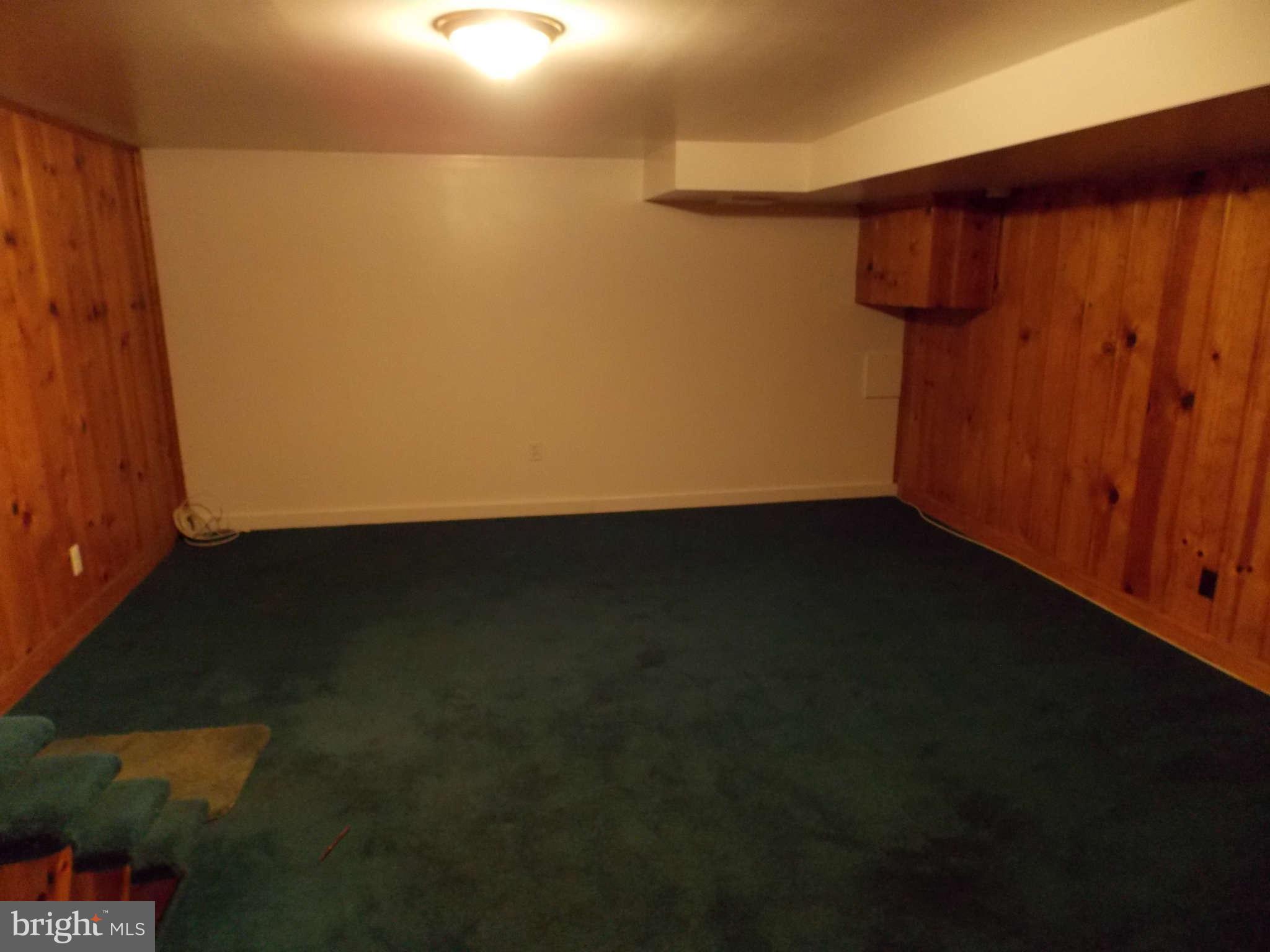 654 Middlesex Road Baltimore, MD 21221 - Photo 14 of 15 Family Room