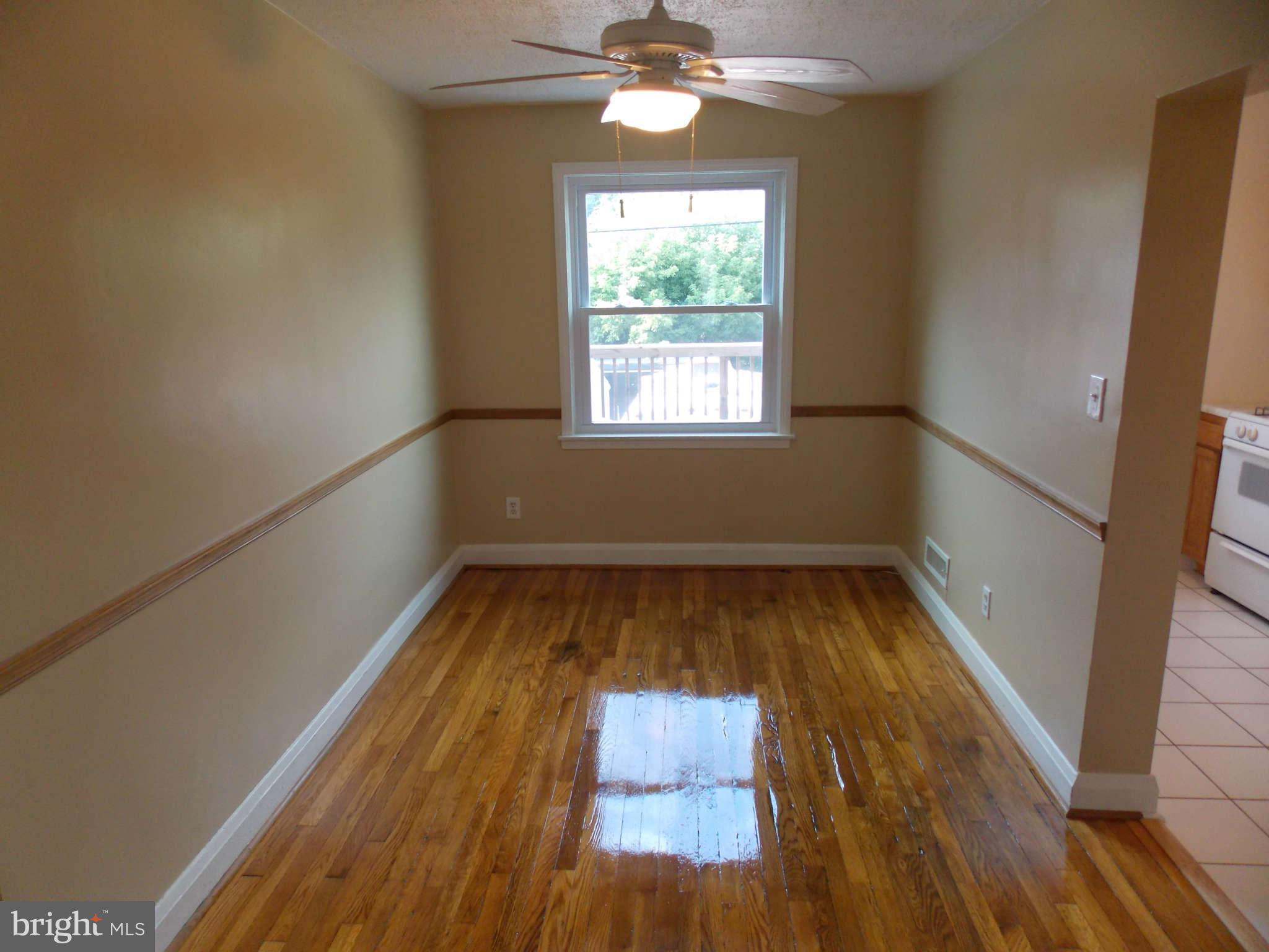 654 Middlesex Road Baltimore, MD 21221 - Photo 4 of 15 Dining Room