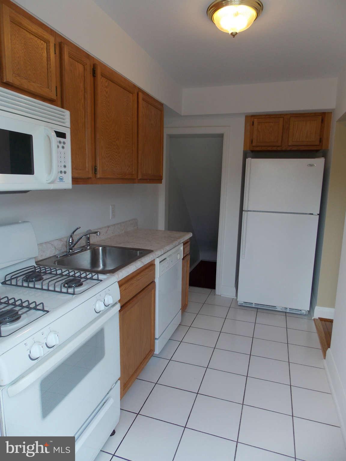 654 Middlesex Road Baltimore, MD 21221 - Photo 5 of 15 Kitchen