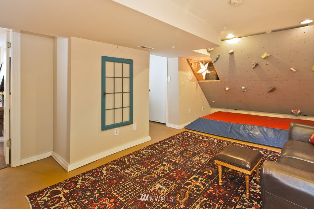 922 North 78th Street Seattle, WA 98103 - Photo 11 of 14 Gallery Image 11