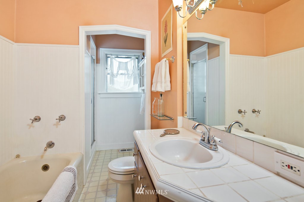 922 North 78th Street Seattle, WA 98103 - Photo 9 of 14 Gallery Image 9