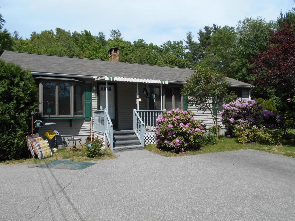 23 Hunt Road Kingston, NH 03848 - Photo 1 of 28 Gallery Image 1
