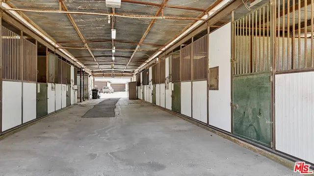 a view of a dinning room with lots of chairs