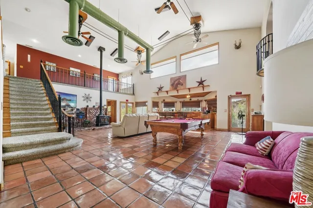 a view of a livingroom with furniture and a ceiling fan