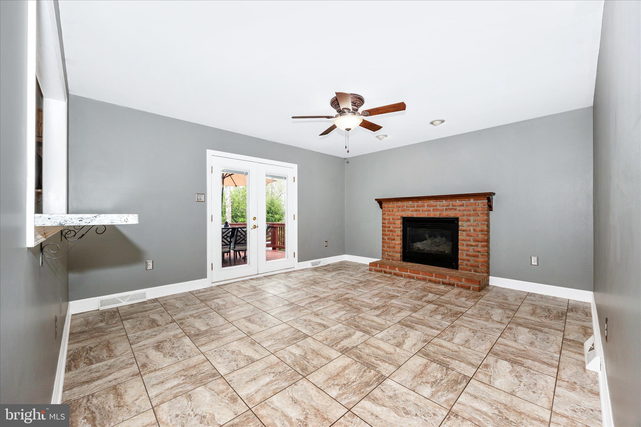 47 Stanford Road Hagerstown, MD 21742 - Photo 16 of 54 16-Family Room