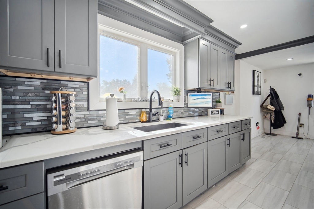 465 River Road Agawam, MA 01001 - Photo 11 of 42 Gallery Image 11
