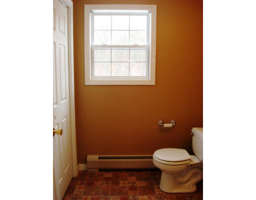 121 Woods Road Northampton, MA 01062 - Photo 14 of 29