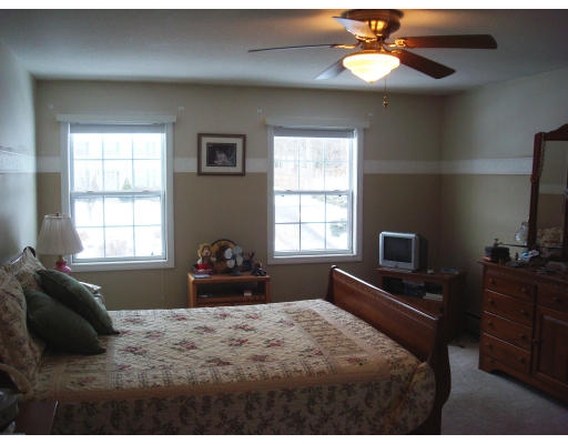 121 Woods Road Northampton, MA 01062 - Photo 18 of 29