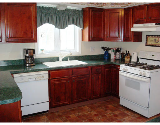 121 Woods Road Northampton, MA 01062 - Photo 7 of 29