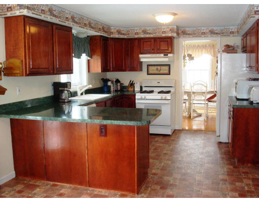 121 Woods Road Northampton, MA 01062 - Photo 8 of 29