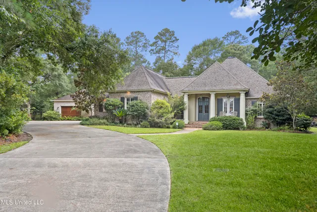 $675,000 | 6416 Oliwa Place, Diamondhead, MS 39525