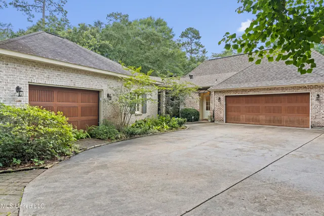 $675,000 | 6416 Oliwa Place, Diamondhead, MS 39525