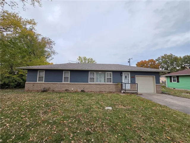 $180,000 | 524 Pin Oak Street, Adrian, MO 64720