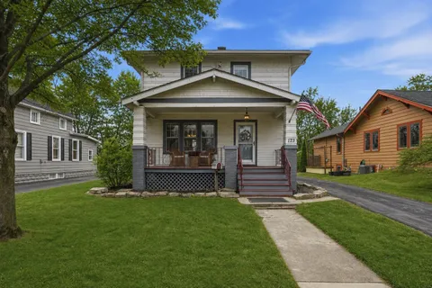 $299,900 | 123 Elmwood Place, Crown Point, IN 46307