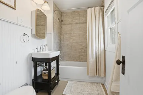 $319,900 | 123 Elmwood Place, Crown Point, IN 46307