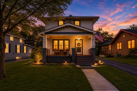 $299,900 | 123 Elmwood Place, Crown Point, IN 46307