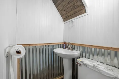 $319,900 | 123 Elmwood Place, Crown Point, IN 46307