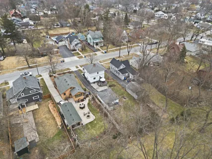 $299,900 | 123 Elmwood Place, Crown Point, IN 46307