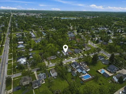 $299,900 | 123 Elmwood Place, Crown Point, IN 46307