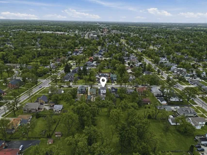 $299,900 | 123 Elmwood Place, Crown Point, IN 46307