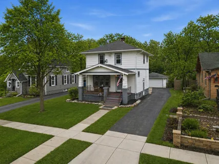 $299,900 | 123 Elmwood Place, Crown Point, IN 46307