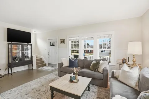 $319,900 | 123 Elmwood Place, Crown Point, IN 46307