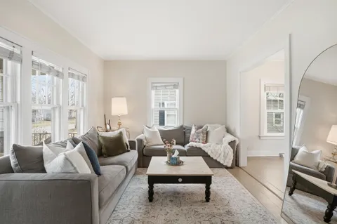 $319,900 | 123 Elmwood Place, Crown Point, IN 46307