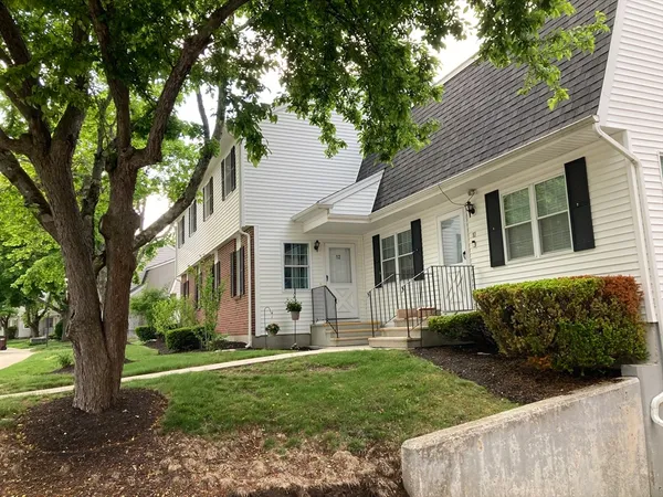 $422,500 | 12 Pamela Lane, Unit 12, Amesbury, MA 01913